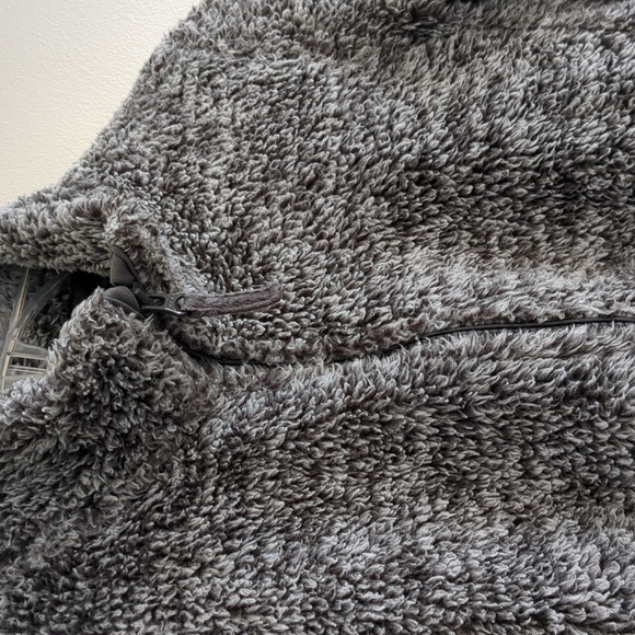 UNIQLO Little Kids Fluffy Yarn Fleece Full Zip Jacket (Size 5/6) - Picture 2 of 8